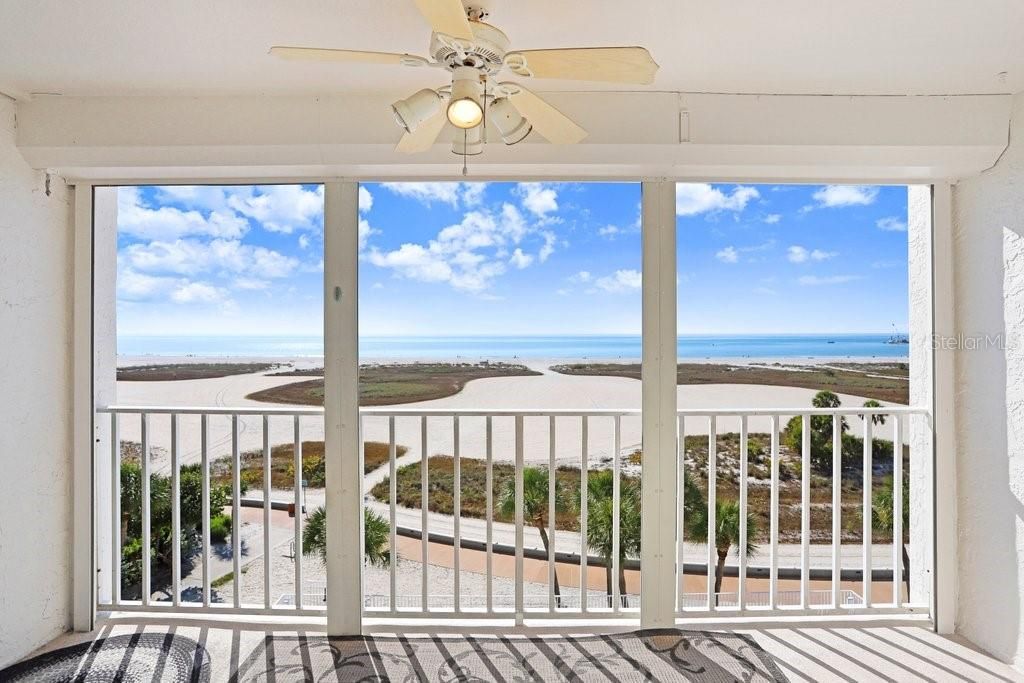 Active With Contract: $575,000 (2 beds, 2 baths, 1270 Square Feet)