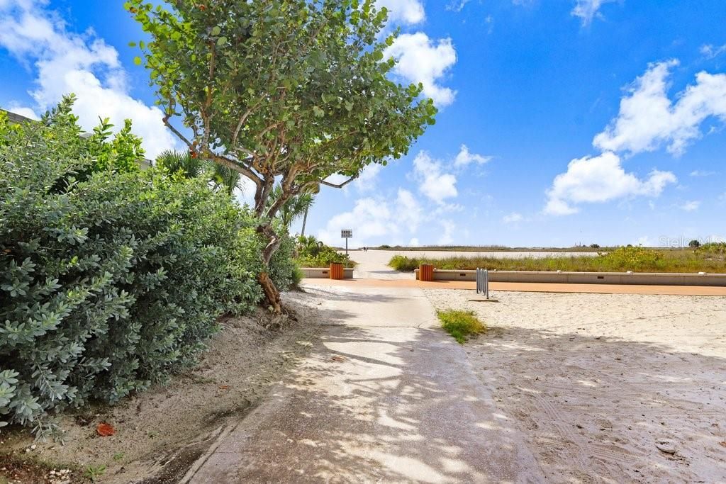 Active With Contract: $575,000 (2 beds, 2 baths, 1270 Square Feet)