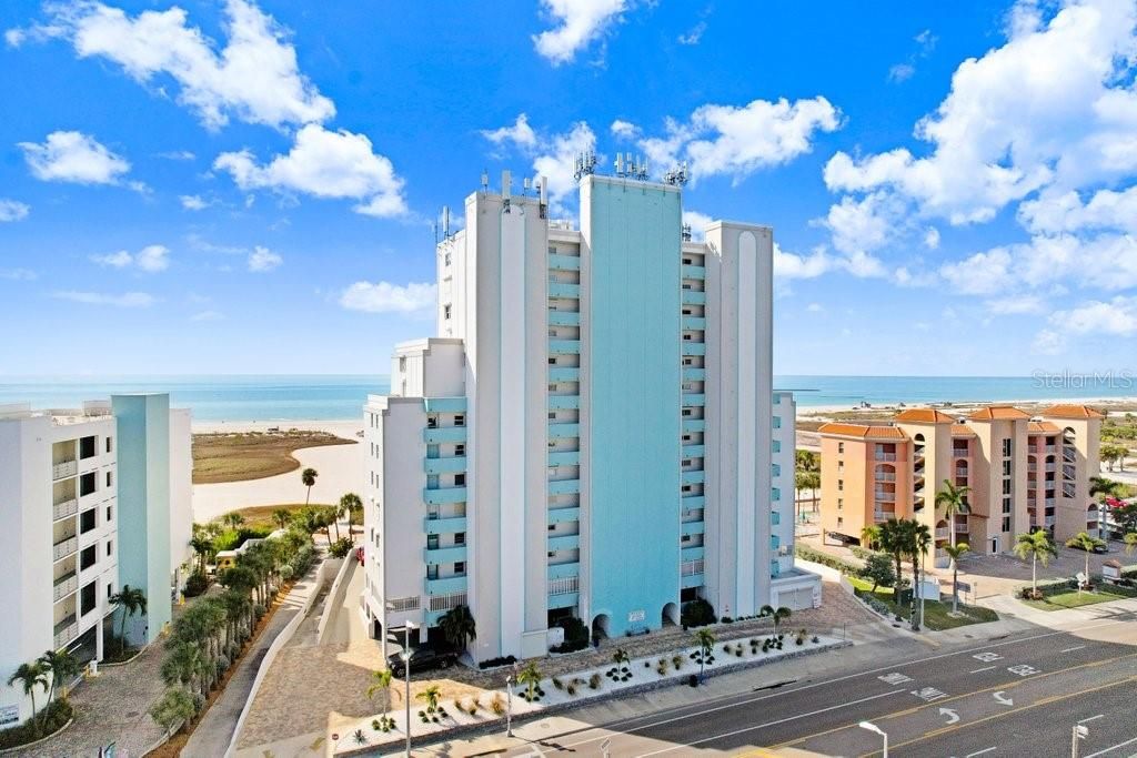 Active With Contract: $575,000 (2 beds, 2 baths, 1270 Square Feet)