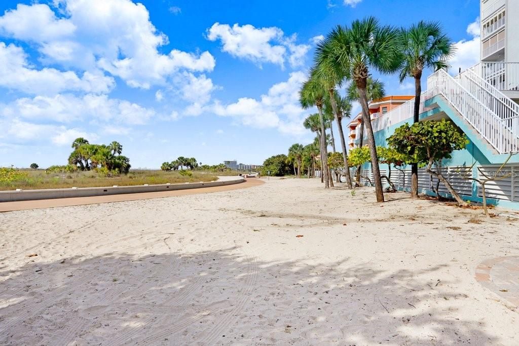 Active With Contract: $575,000 (2 beds, 2 baths, 1270 Square Feet)