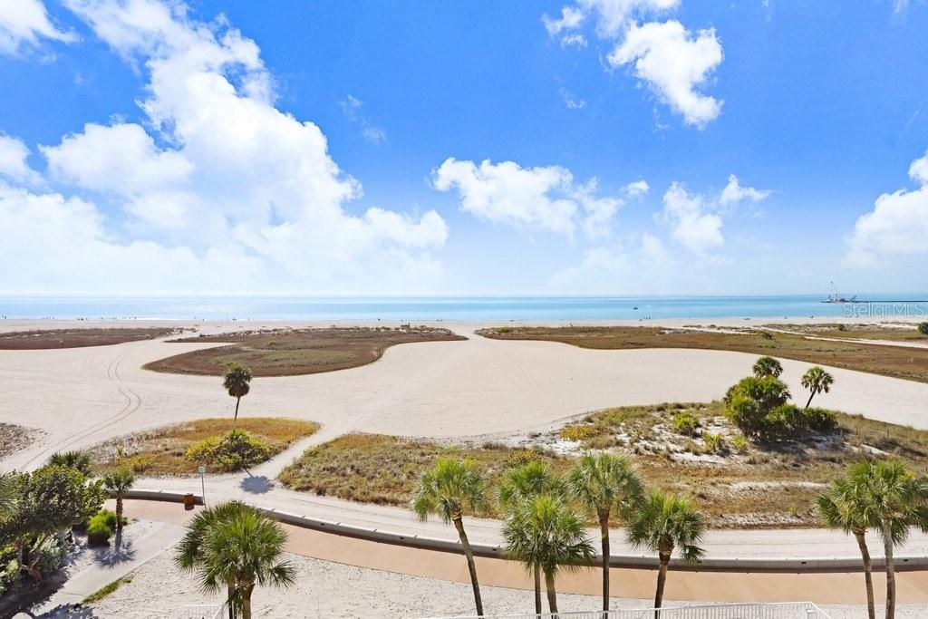 Active With Contract: $575,000 (2 beds, 2 baths, 1270 Square Feet)
