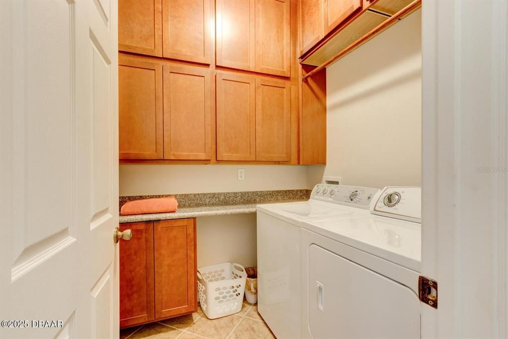 En Venta: $349,900 (4 camas, 2 baños, 1983 Pies cuadrados)