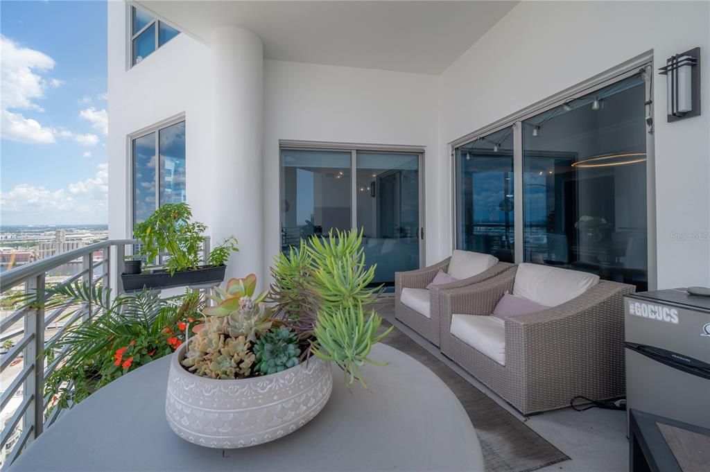 For Rent: $7,200 (3 beds, 3 baths, 2161 Square Feet)