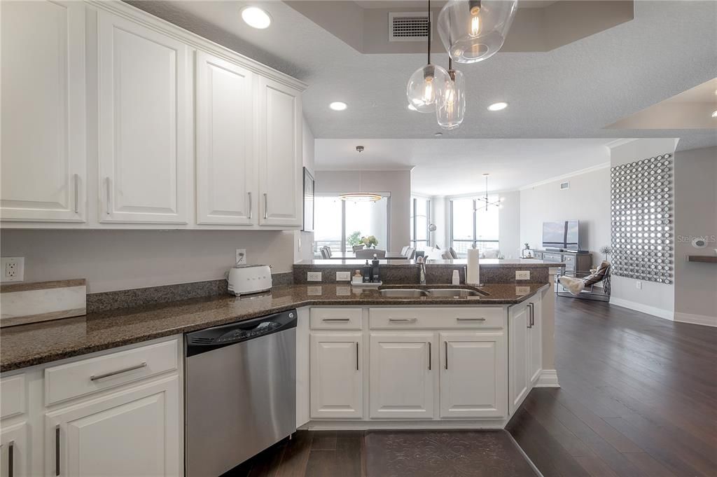For Rent: $7,200 (3 beds, 3 baths, 2161 Square Feet)