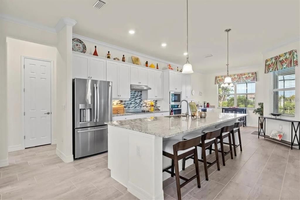 En Venta: $950,000 (4 camas, 2 baños, 2374 Pies cuadrados)