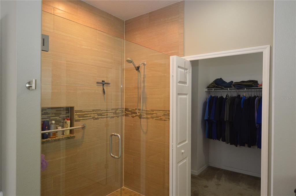 Activo con contrato: $309,000 (3 camas, 2 baños, 2294 Pies cuadrados)
