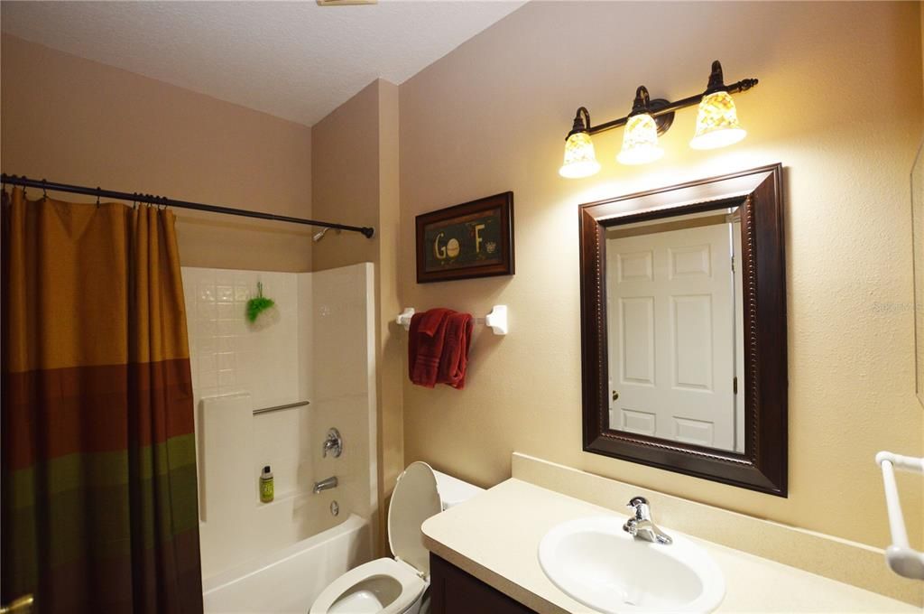 Activo con contrato: $309,000 (3 camas, 2 baños, 2294 Pies cuadrados)