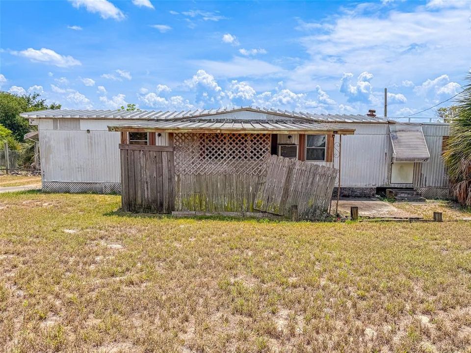 For Sale: $129,990 (2 beds, 1 baths, 660 Square Feet)