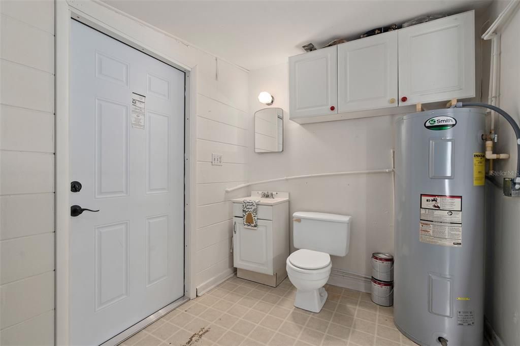 Activo con contrato: $240,000 (3 camas, 1 baños, 1367 Pies cuadrados)