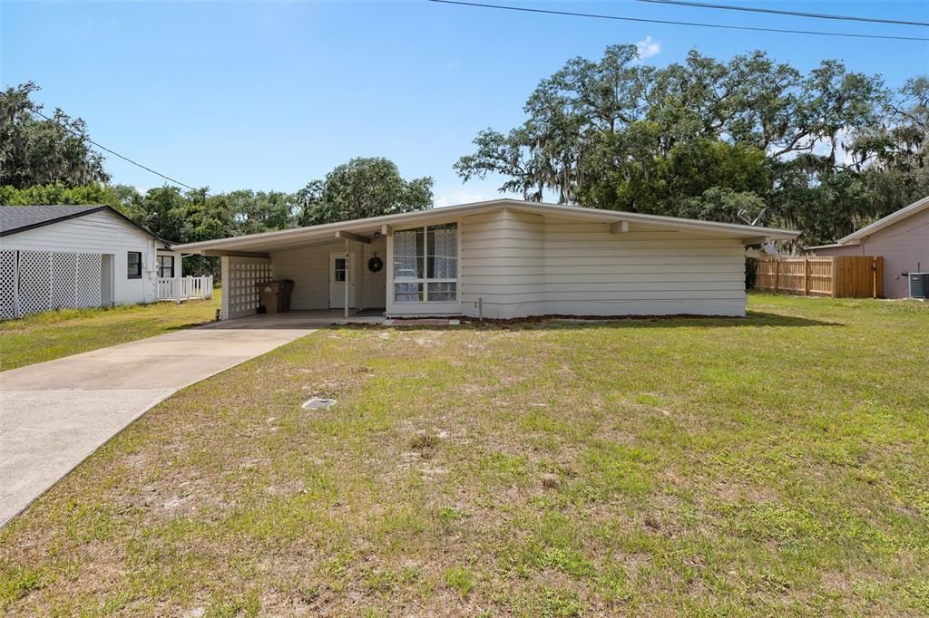 Activo con contrato: $240,000 (3 camas, 1 baños, 1367 Pies cuadrados)