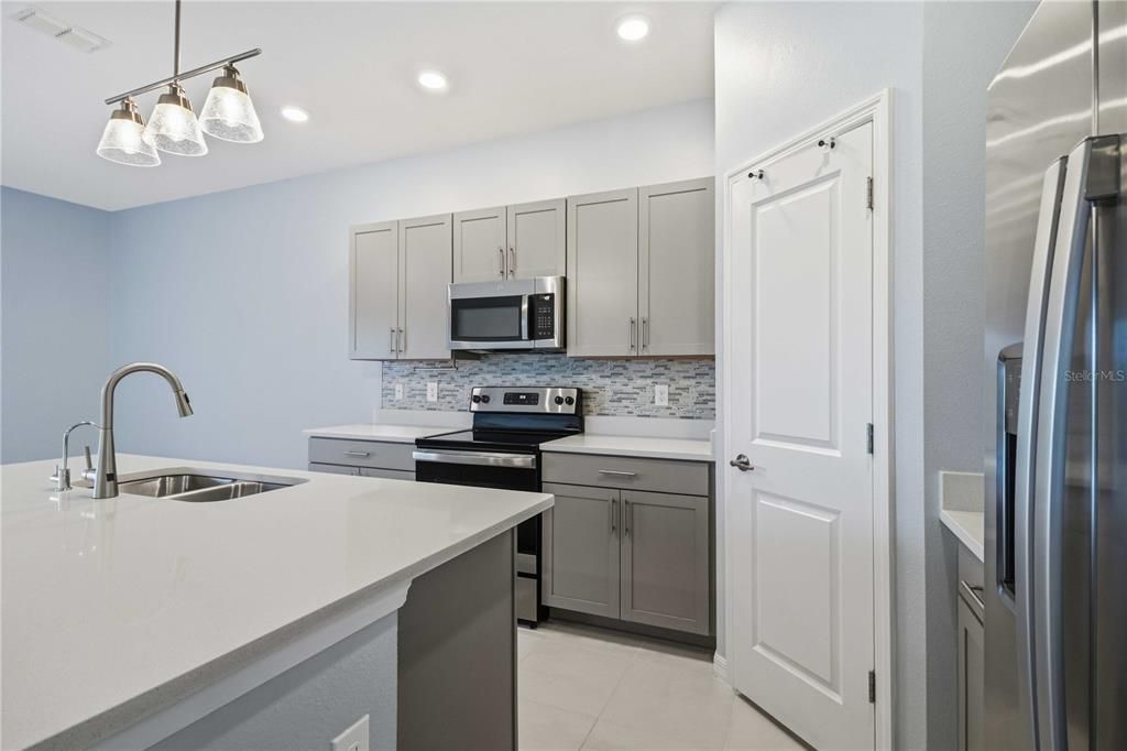 For Rent: $2,200 (3 beds, 2 baths, 1394 Square Feet)