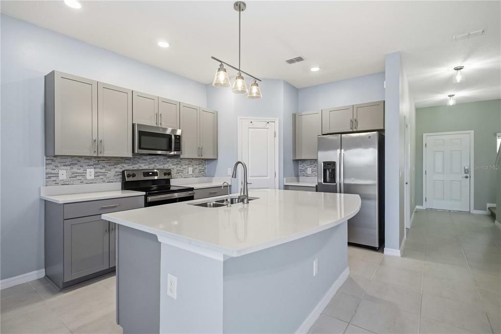 For Rent: $2,200 (3 beds, 2 baths, 1394 Square Feet)