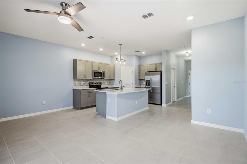 For Rent: $2,200 (3 beds, 2 baths, 1394 Square Feet)