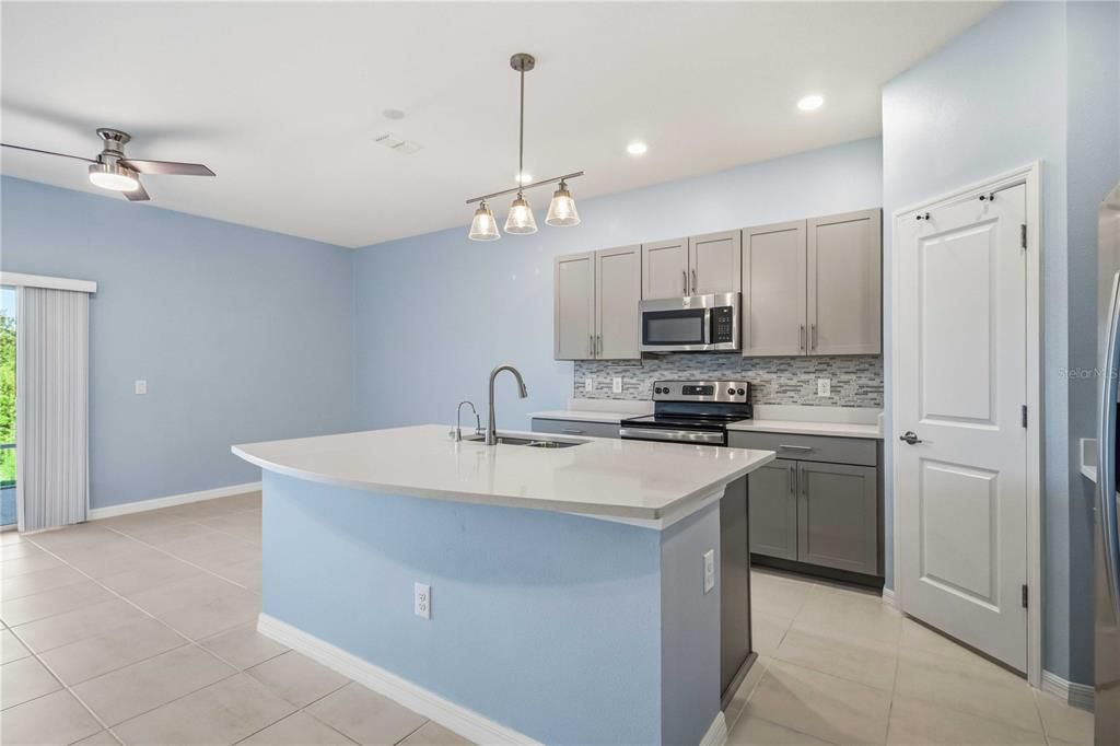 For Rent: $2,200 (3 beds, 2 baths, 1394 Square Feet)