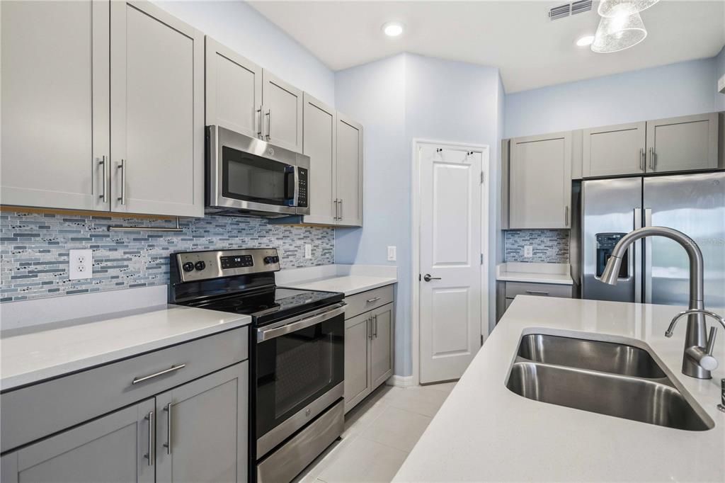 For Rent: $2,200 (3 beds, 2 baths, 1394 Square Feet)