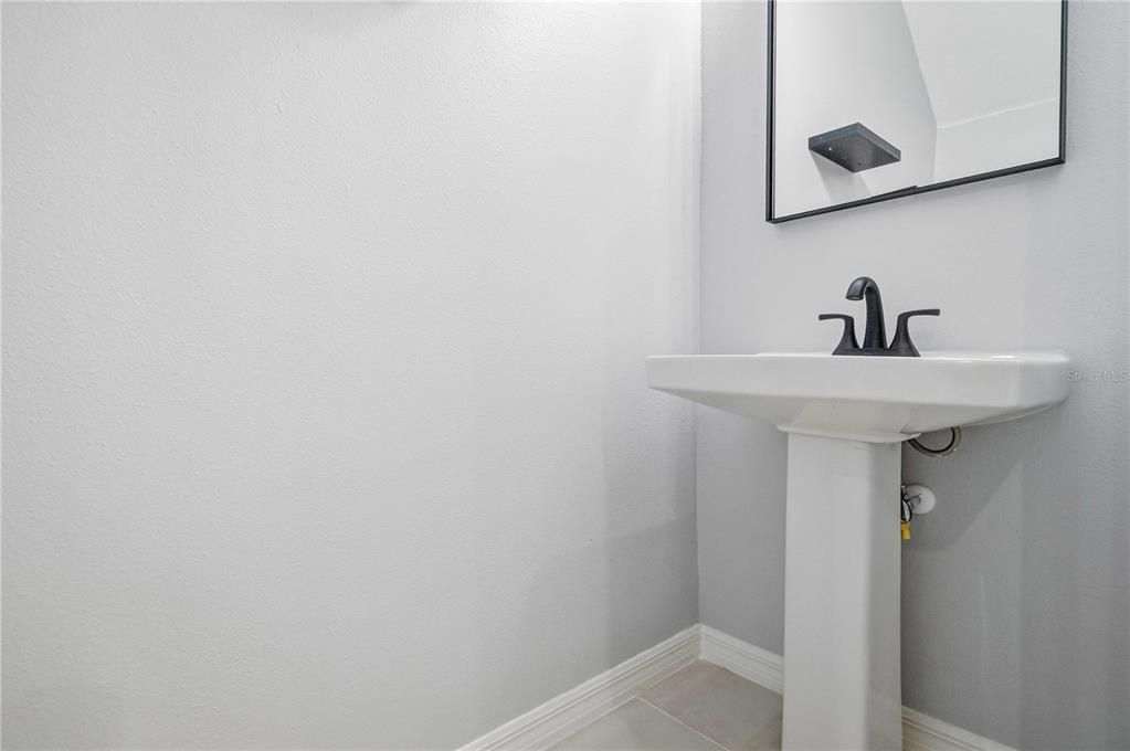 For Rent: $2,200 (3 beds, 2 baths, 1394 Square Feet)
