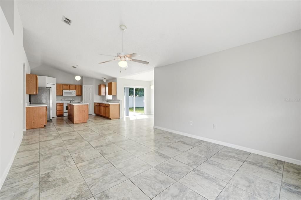 For Sale: $318,900 (4 beds, 2 baths, 2088 Square Feet)
