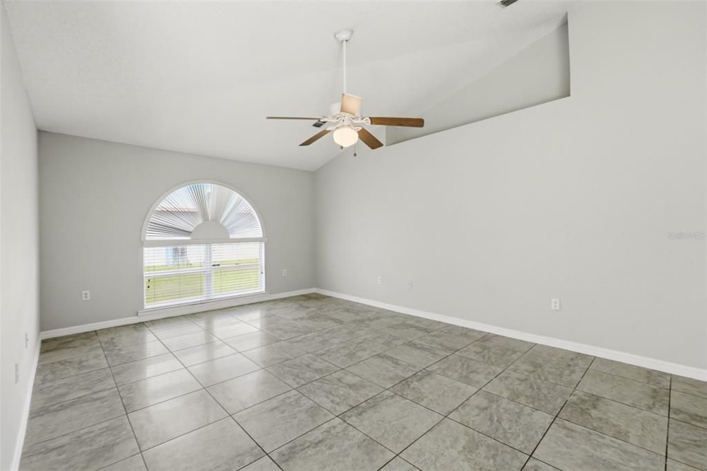 For Sale: $318,900 (4 beds, 2 baths, 2088 Square Feet)