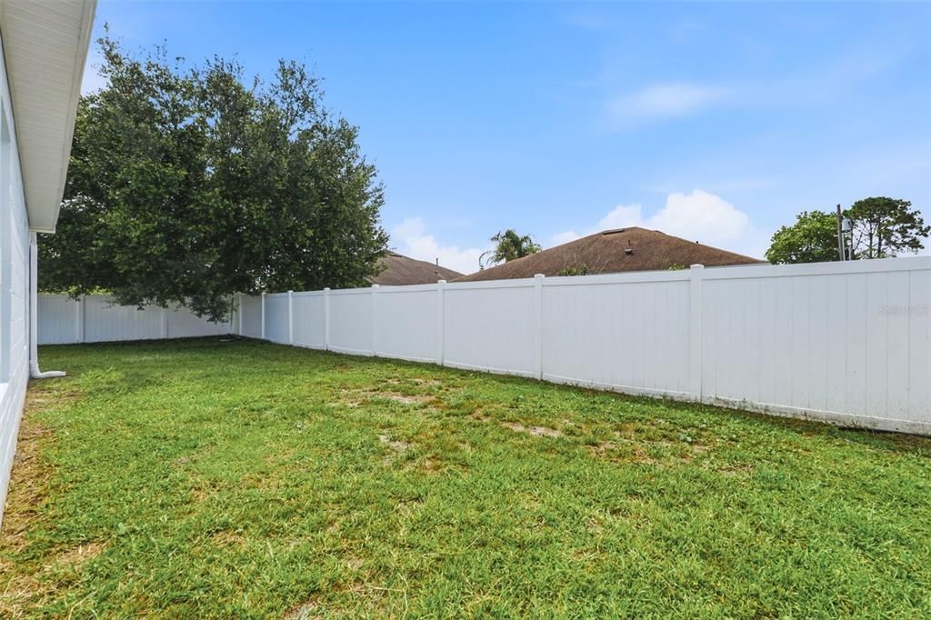 For Sale: $318,900 (4 beds, 2 baths, 2088 Square Feet)