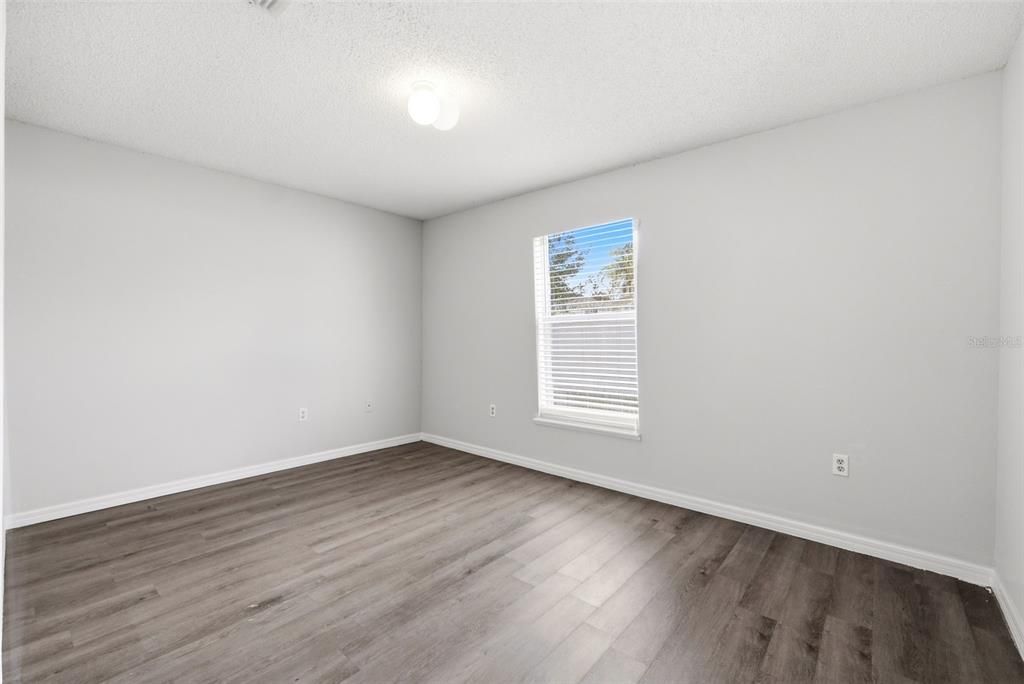 For Sale: $318,900 (4 beds, 2 baths, 2088 Square Feet)