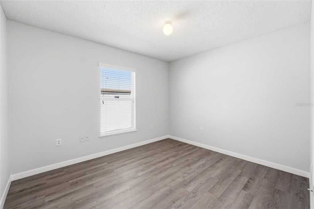 For Sale: $318,900 (4 beds, 2 baths, 2088 Square Feet)