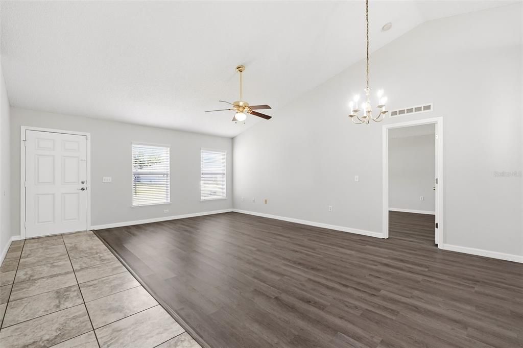 For Sale: $318,900 (4 beds, 2 baths, 2088 Square Feet)