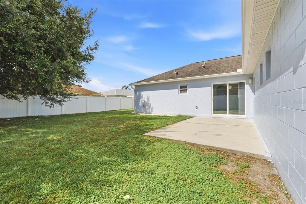 For Sale: $318,900 (4 beds, 2 baths, 2088 Square Feet)