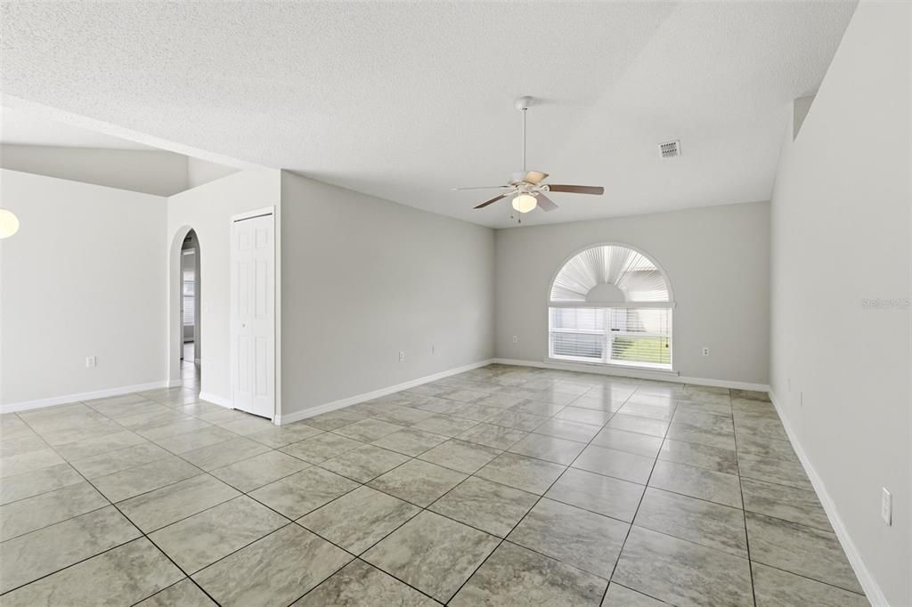 For Sale: $318,900 (4 beds, 2 baths, 2088 Square Feet)