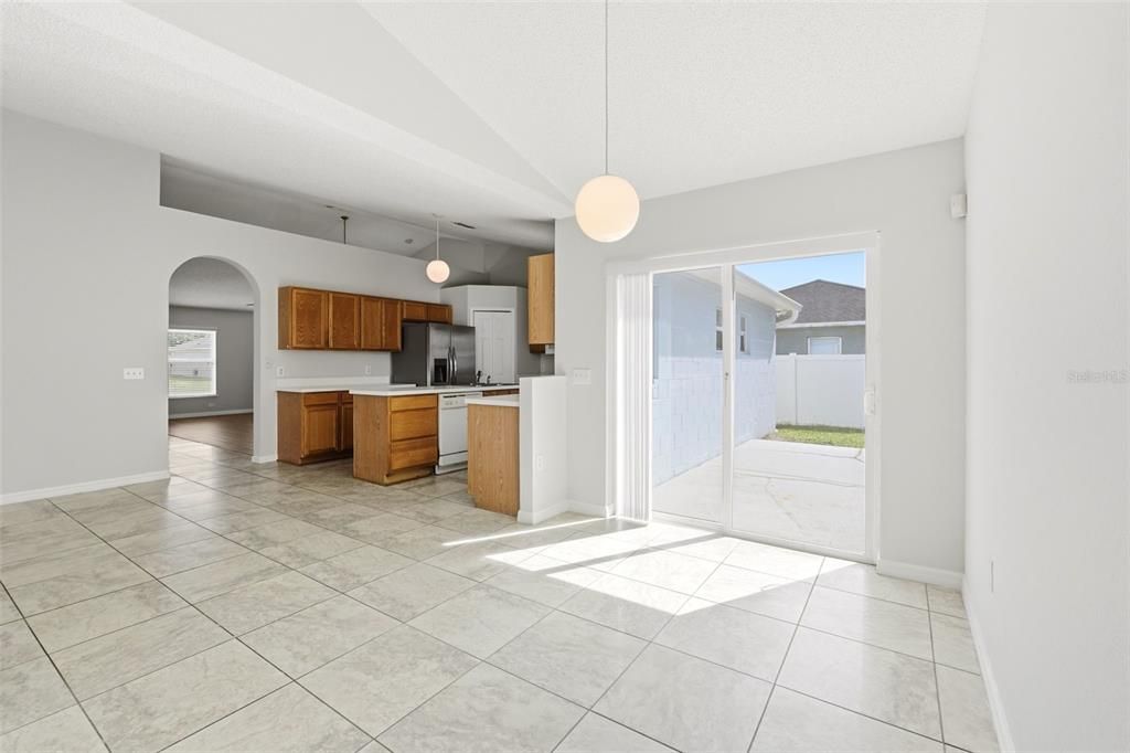 For Sale: $318,900 (4 beds, 2 baths, 2088 Square Feet)
