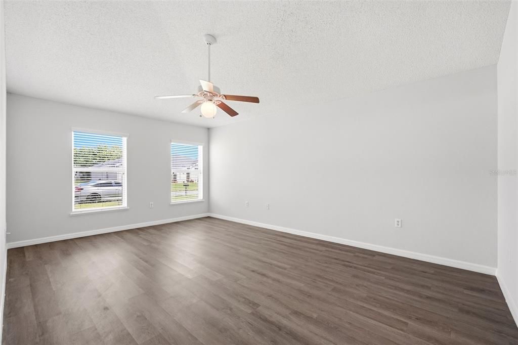 For Sale: $318,900 (4 beds, 2 baths, 2088 Square Feet)