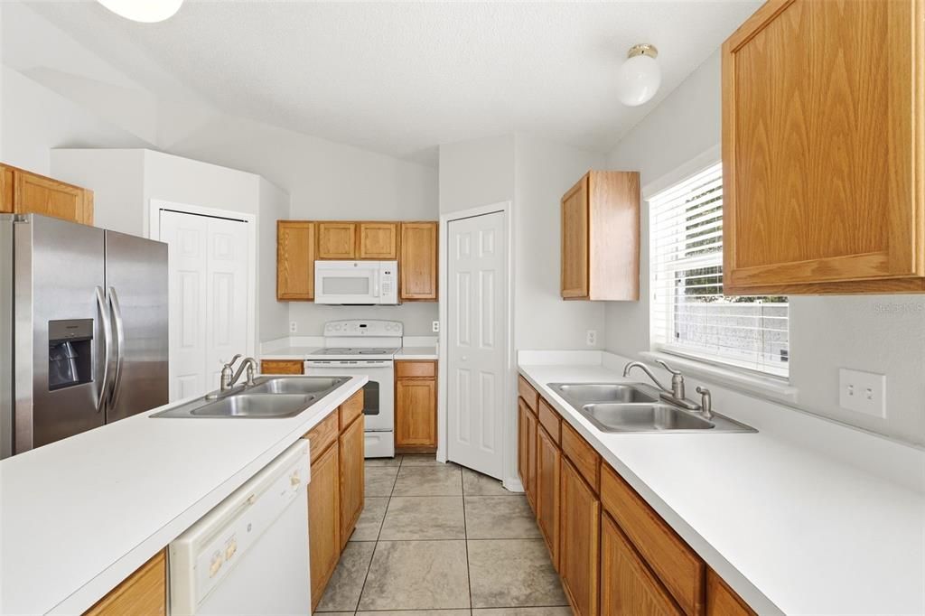 For Sale: $318,900 (4 beds, 2 baths, 2088 Square Feet)
