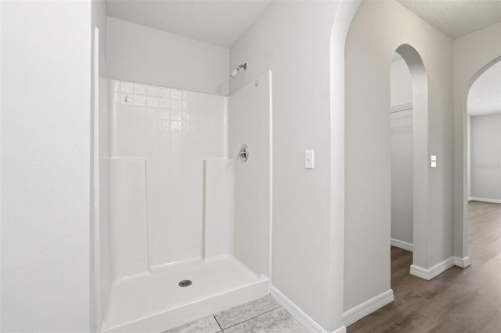 For Sale: $318,900 (4 beds, 2 baths, 2088 Square Feet)