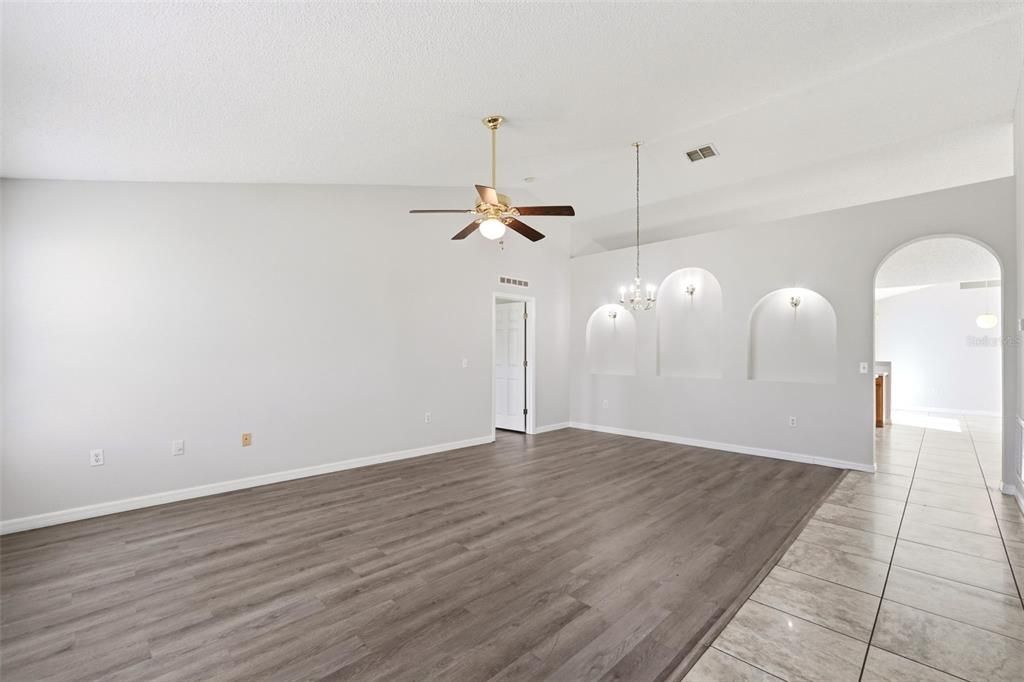 For Sale: $318,900 (4 beds, 2 baths, 2088 Square Feet)