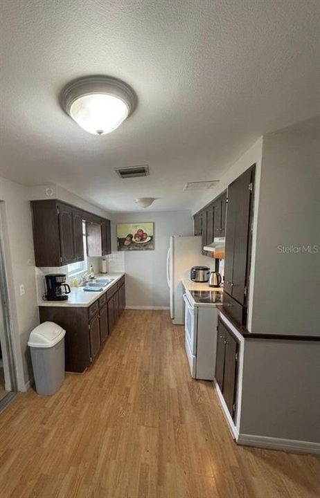 For Rent: $1,595 (3 beds, 2 baths, 1294 Square Feet)