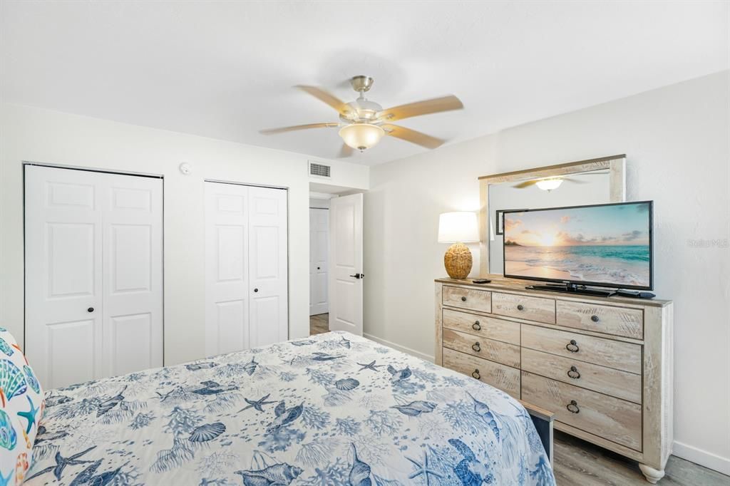 For Sale: $539,900 (2 beds, 2 baths, 1080 Square Feet)
