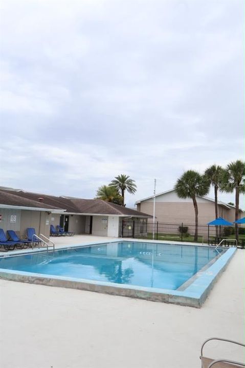 For Sale: $154,400 (2 beds, 1 baths, 793 Square Feet)