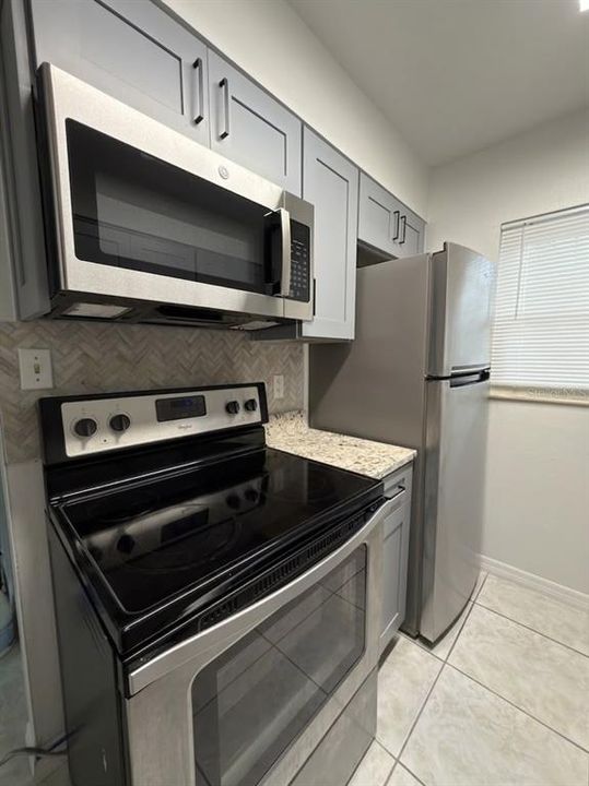 For Sale: $154,400 (2 beds, 1 baths, 793 Square Feet)