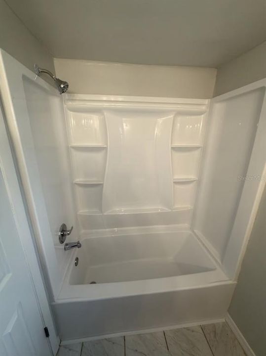 For Sale: $154,400 (2 beds, 1 baths, 793 Square Feet)