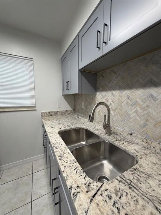 For Sale: $154,400 (2 beds, 1 baths, 793 Square Feet)