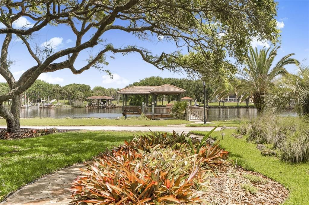 Activo con contrato: $1,499,000 (4 camas, 3 baños, 3188 Pies cuadrados)