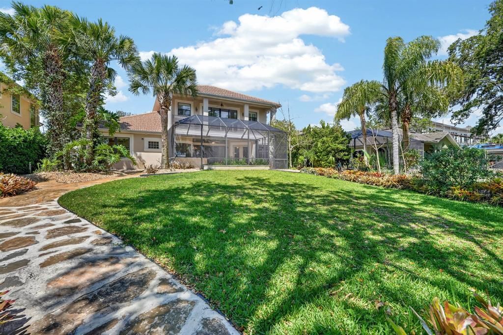 Activo con contrato: $1,499,000 (4 camas, 3 baños, 3188 Pies cuadrados)