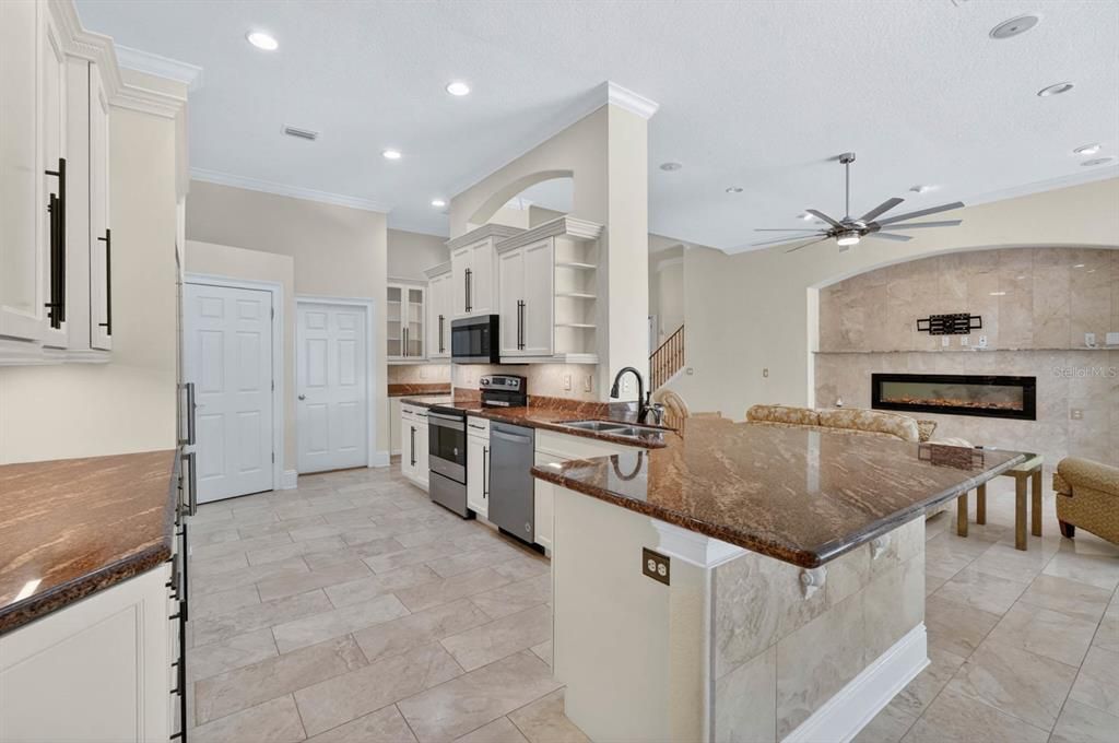 Activo con contrato: $1,499,000 (4 camas, 3 baños, 3188 Pies cuadrados)