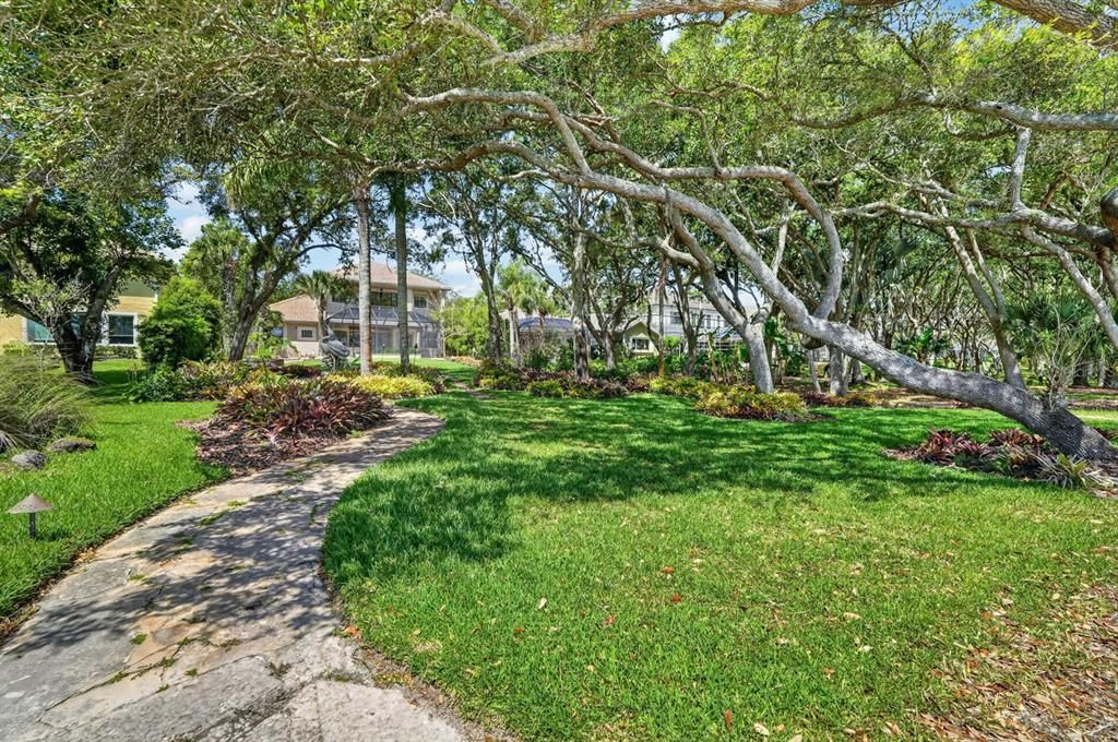 Activo con contrato: $1,499,000 (4 camas, 3 baños, 3188 Pies cuadrados)