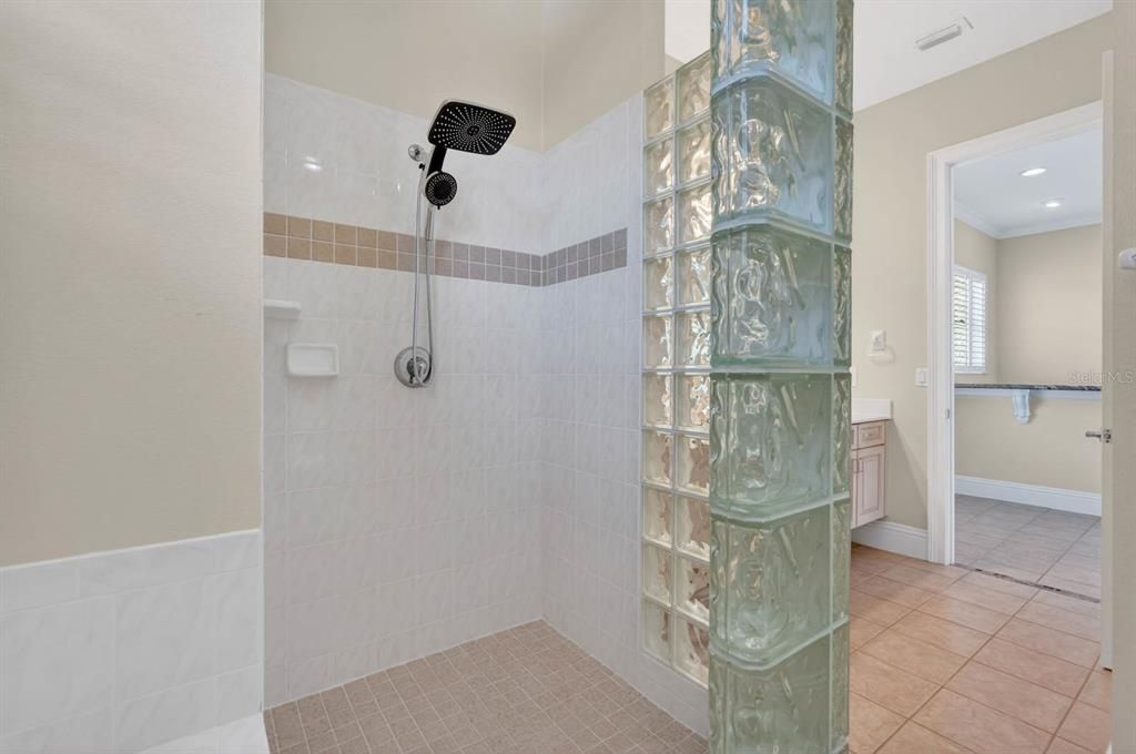 Activo con contrato: $1,499,000 (4 camas, 3 baños, 3188 Pies cuadrados)