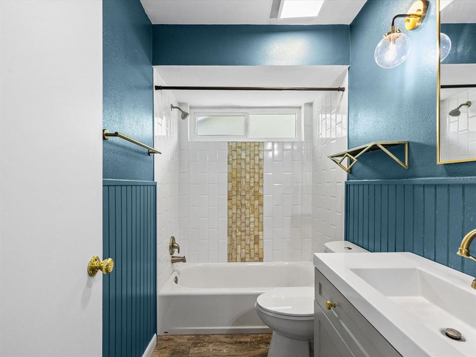 Под контрактом: $409,900 (3 спален, 2 ванн, 1677 Квадратных фут)