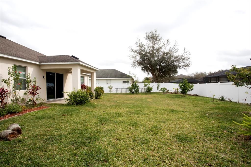 For Rent: $2,400 (3 beds, 2 baths, 2127 Square Feet)