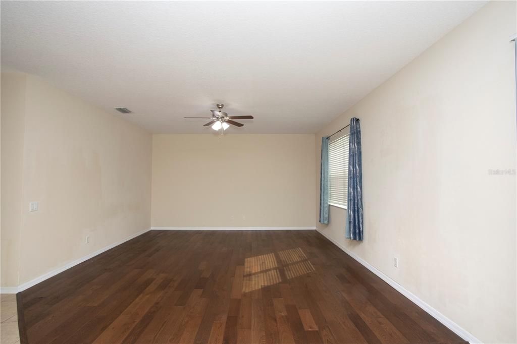 For Rent: $2,400 (3 beds, 2 baths, 2127 Square Feet)