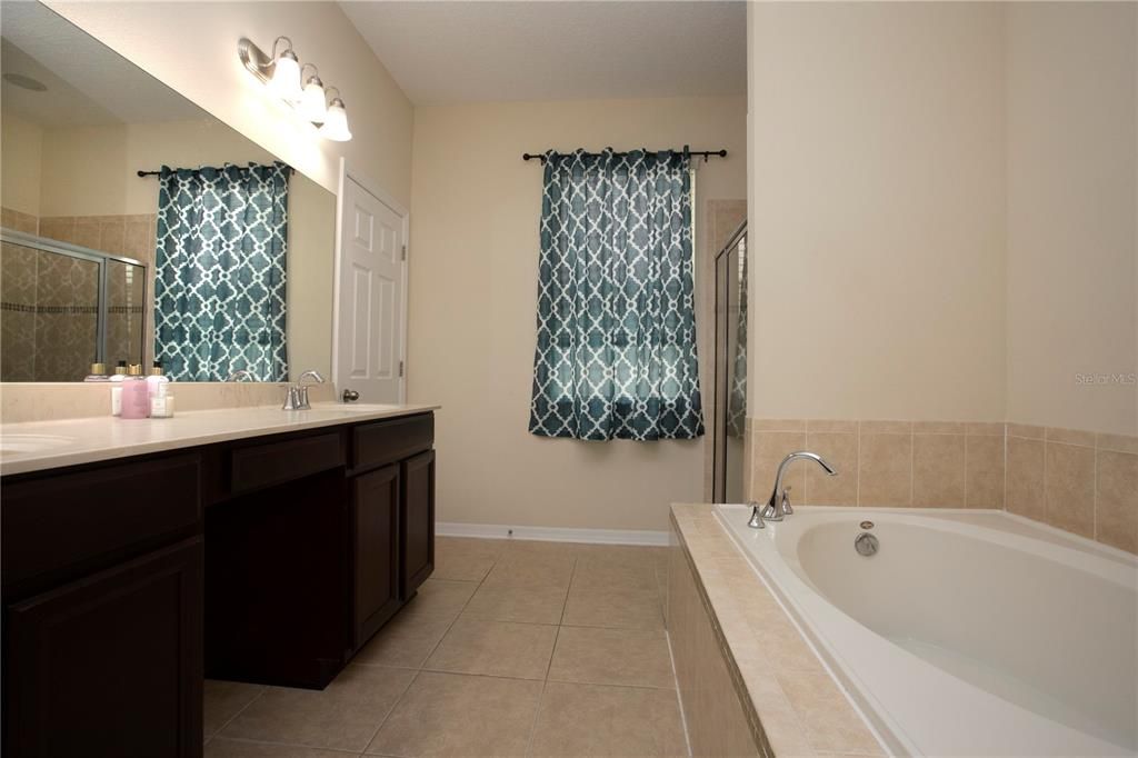 For Rent: $2,400 (3 beds, 2 baths, 2127 Square Feet)