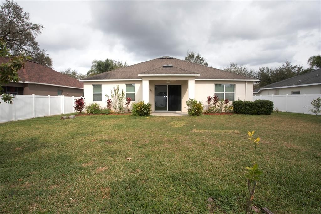 For Rent: $2,400 (3 beds, 2 baths, 2127 Square Feet)