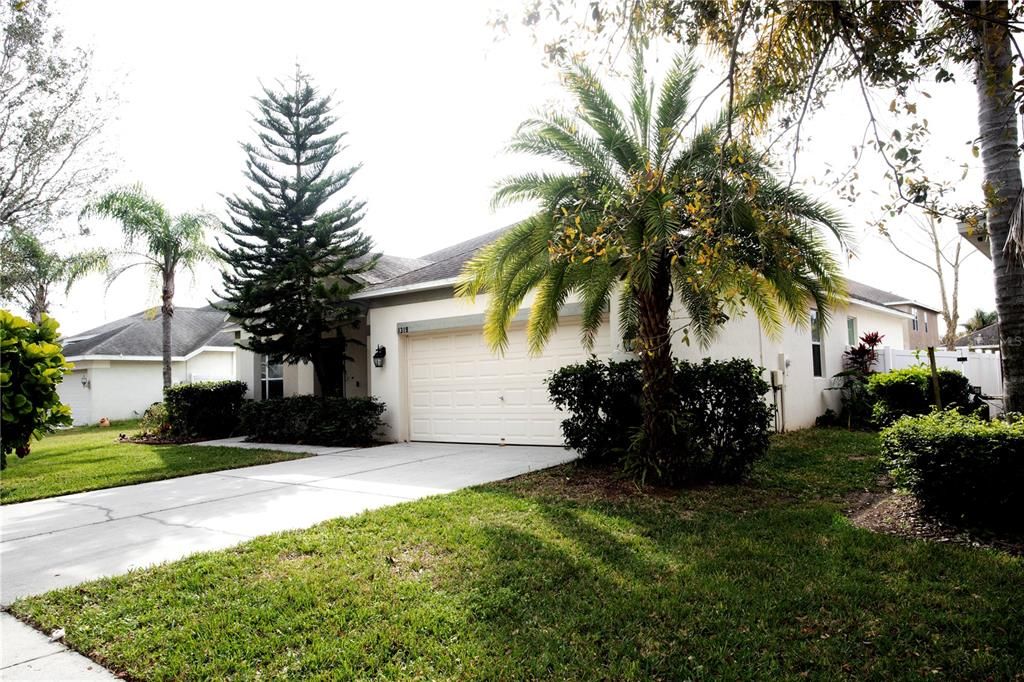 For Rent: $2,400 (3 beds, 2 baths, 2127 Square Feet)